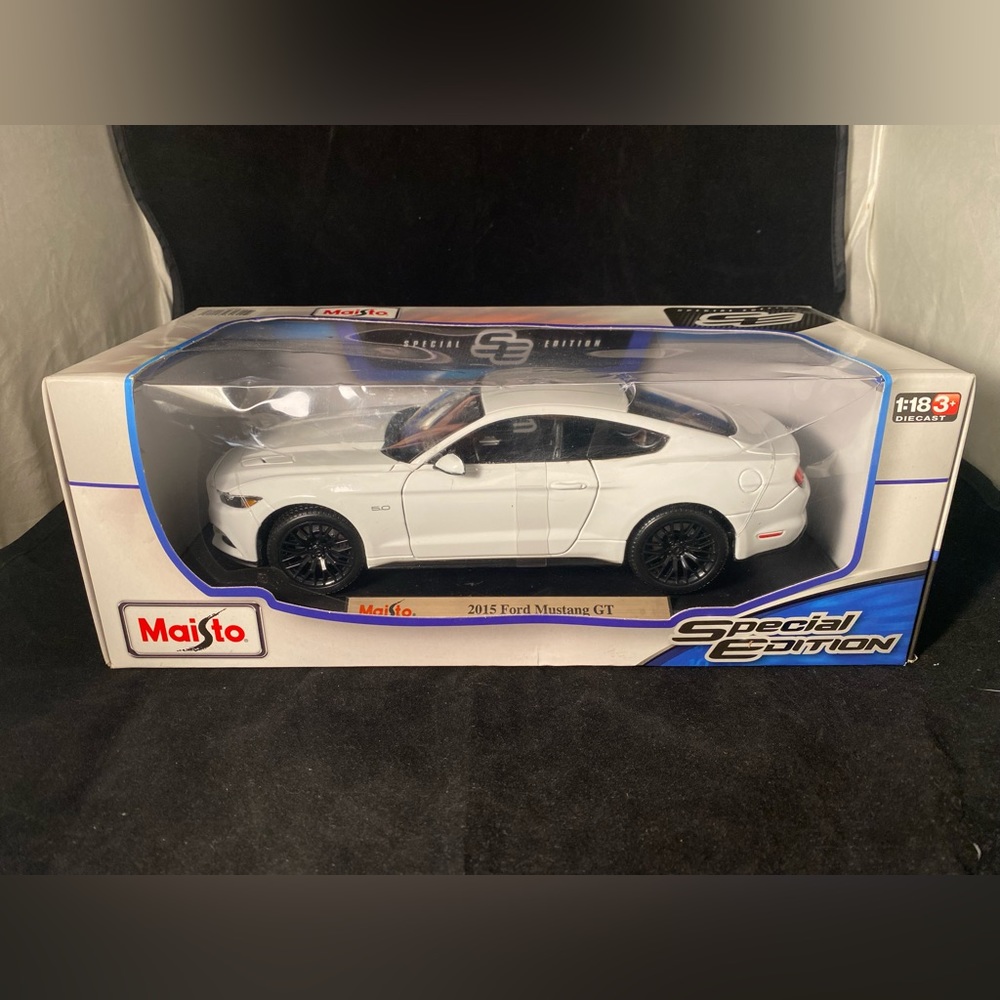Maisto 2015 Ford Mustang GT Model Car Special Edition